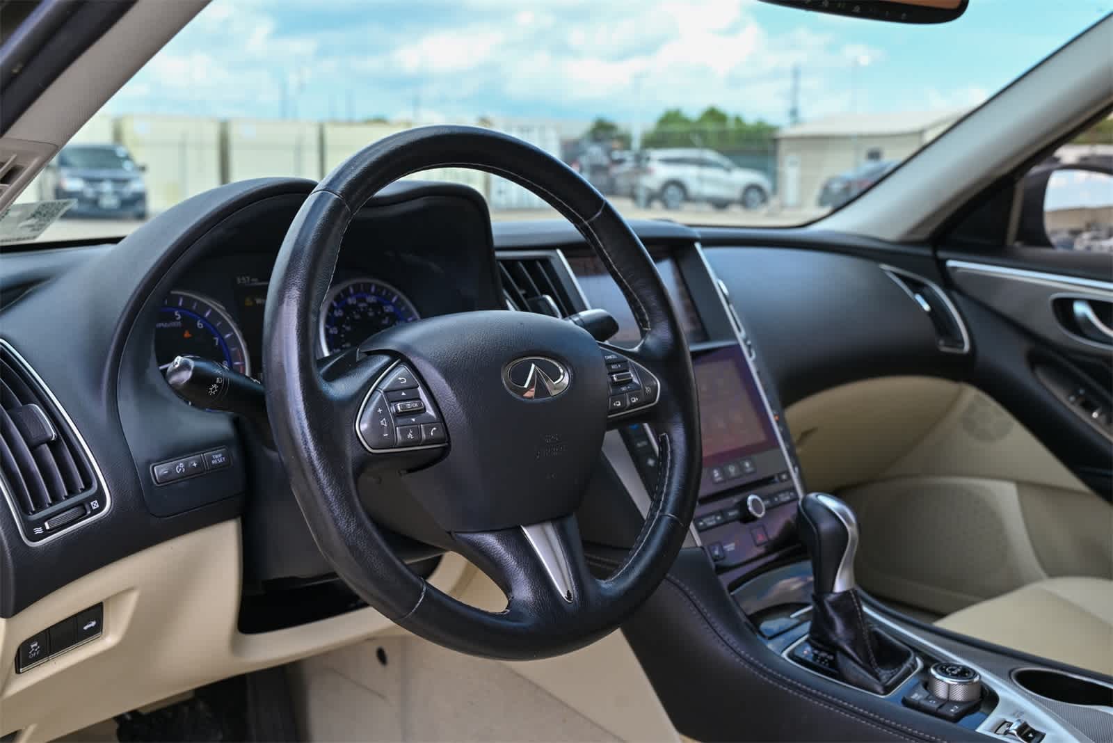 Thumbnail: 2015 INFINITI Q50 - 16