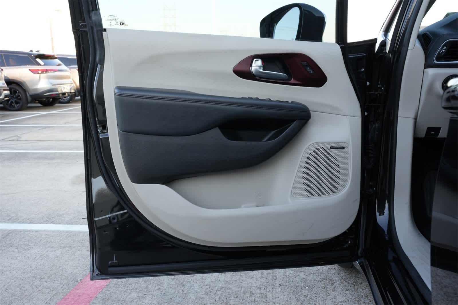 Thumbnail: 2020 Chrysler Pacifica - 17