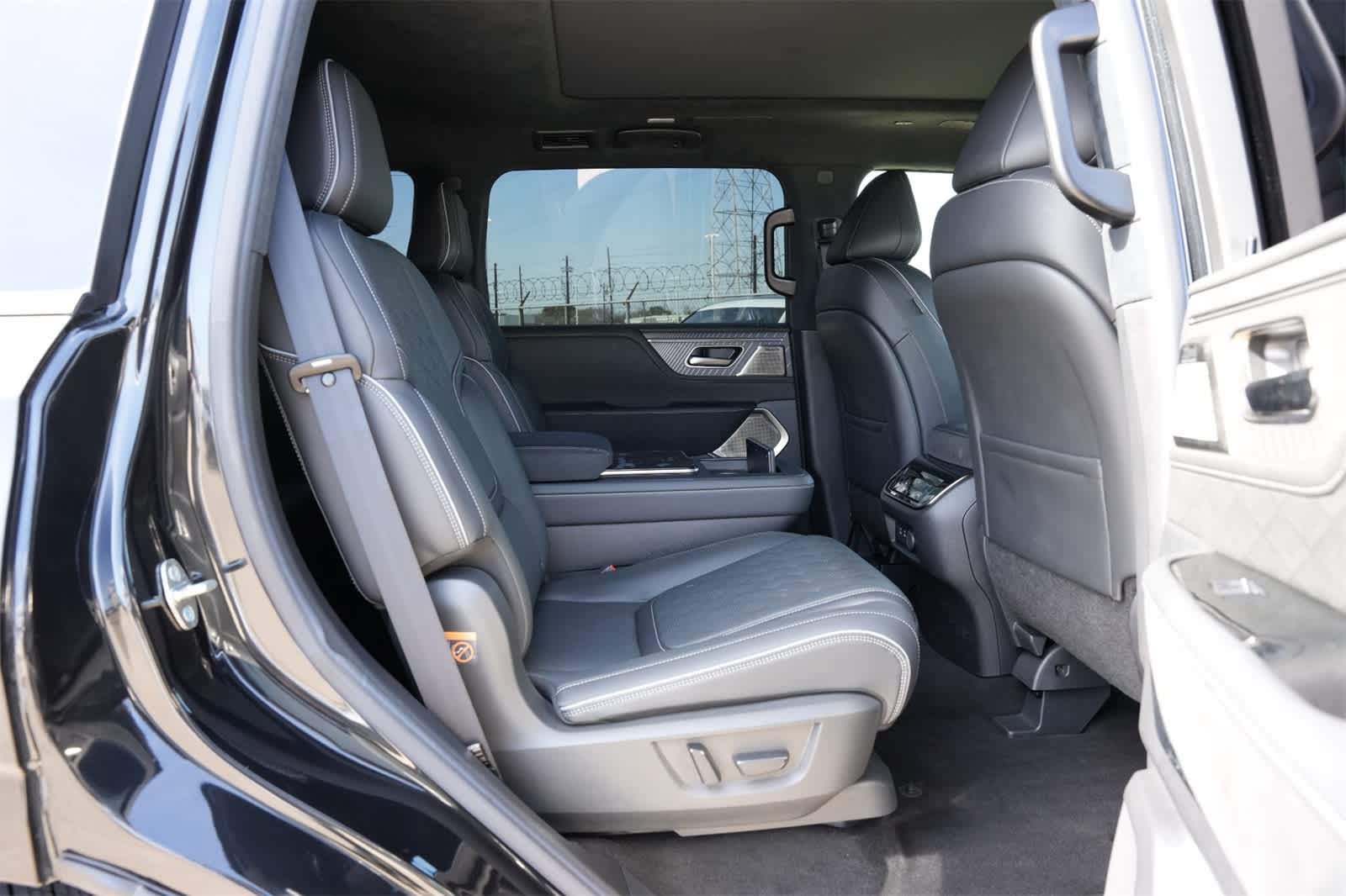 Thumbnail: 2025 INFINITI QX80 - 21