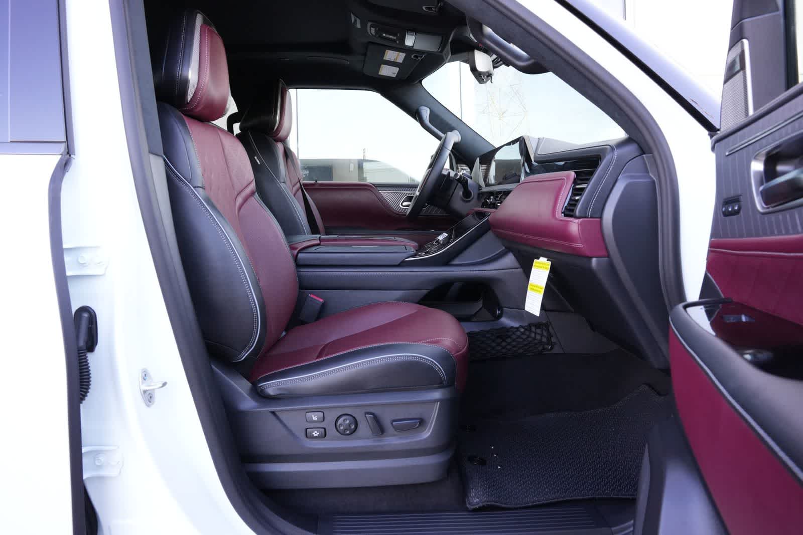 Thumbnail: 2026 INFINITI QX80 - 23