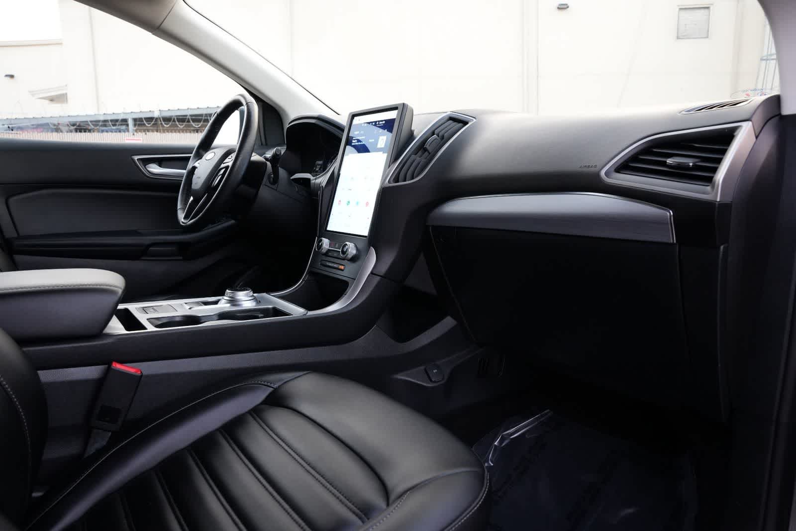 Thumbnail: 2022 Ford Edge - 22