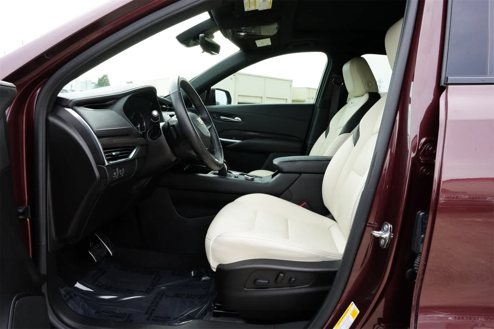 Thumbnail: 2022 Cadillac XT4 - 17