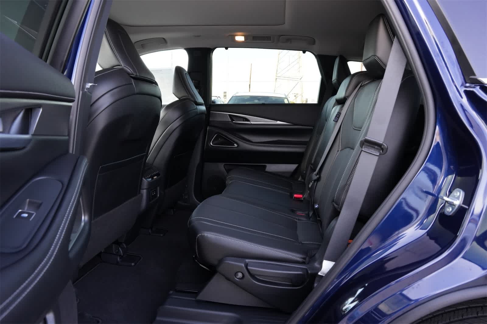 Thumbnail: 2026 INFINITI QX60 - 19