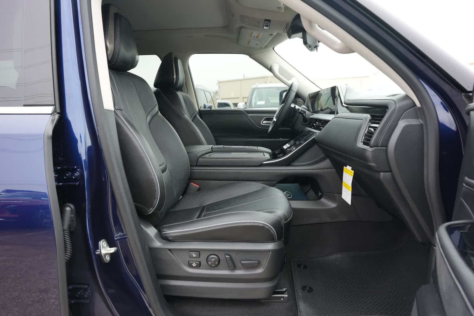 Thumbnail: 2025 INFINITI QX80 - 24