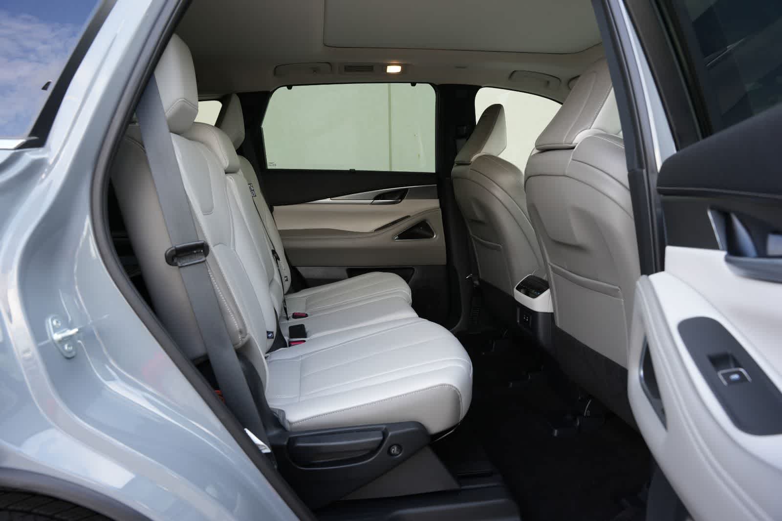 Thumbnail: 2026 INFINITI QX60 - 21