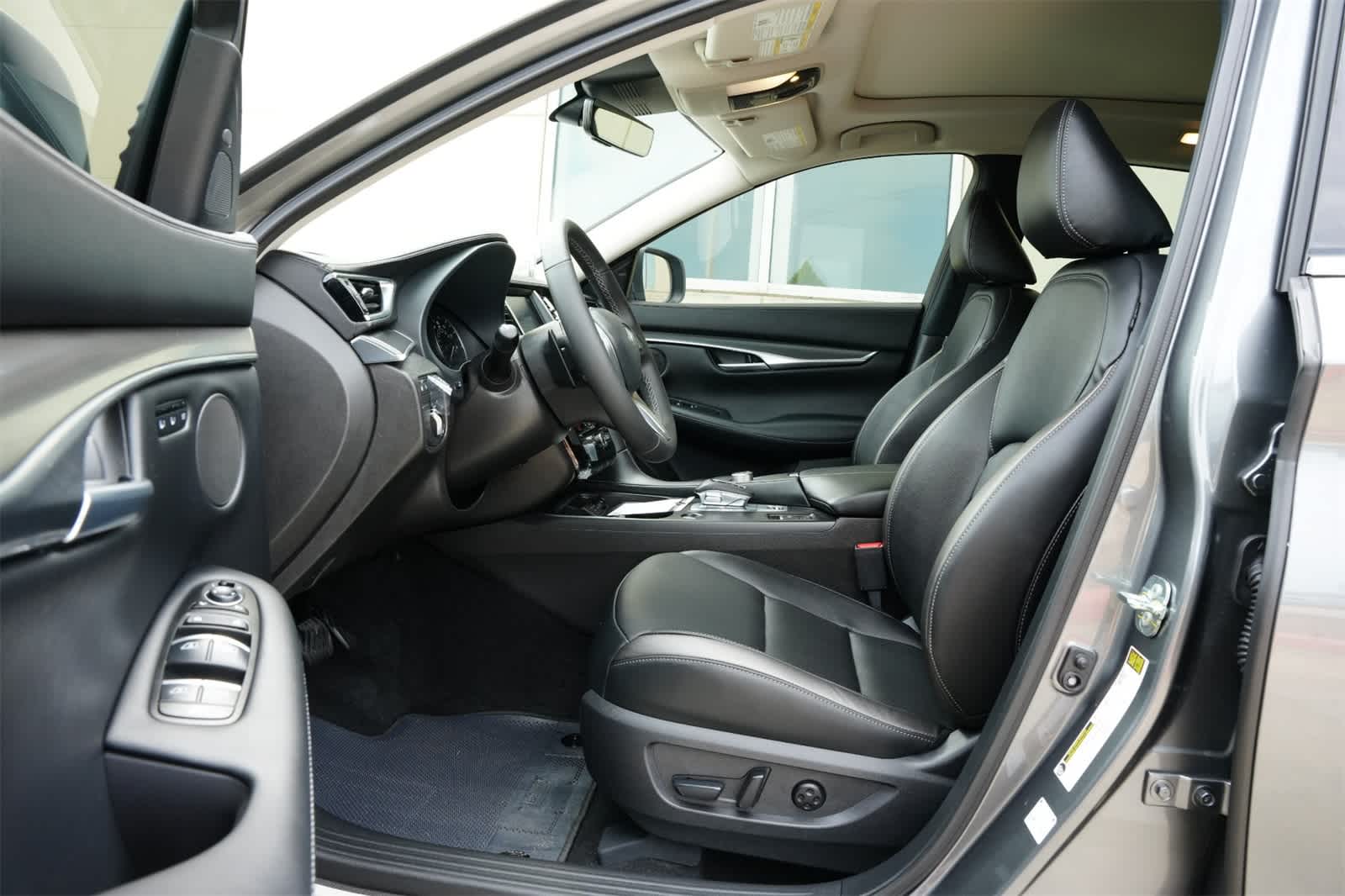 Thumbnail: 2025 INFINITI QX50 - 16