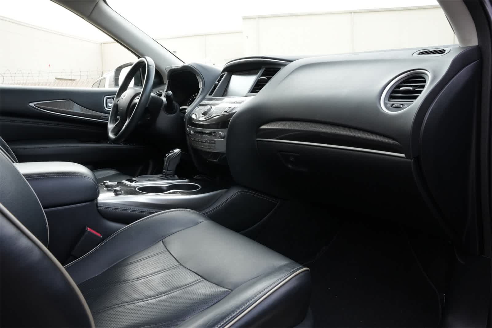 Thumbnail: 2017 INFINITI QX60 - 21