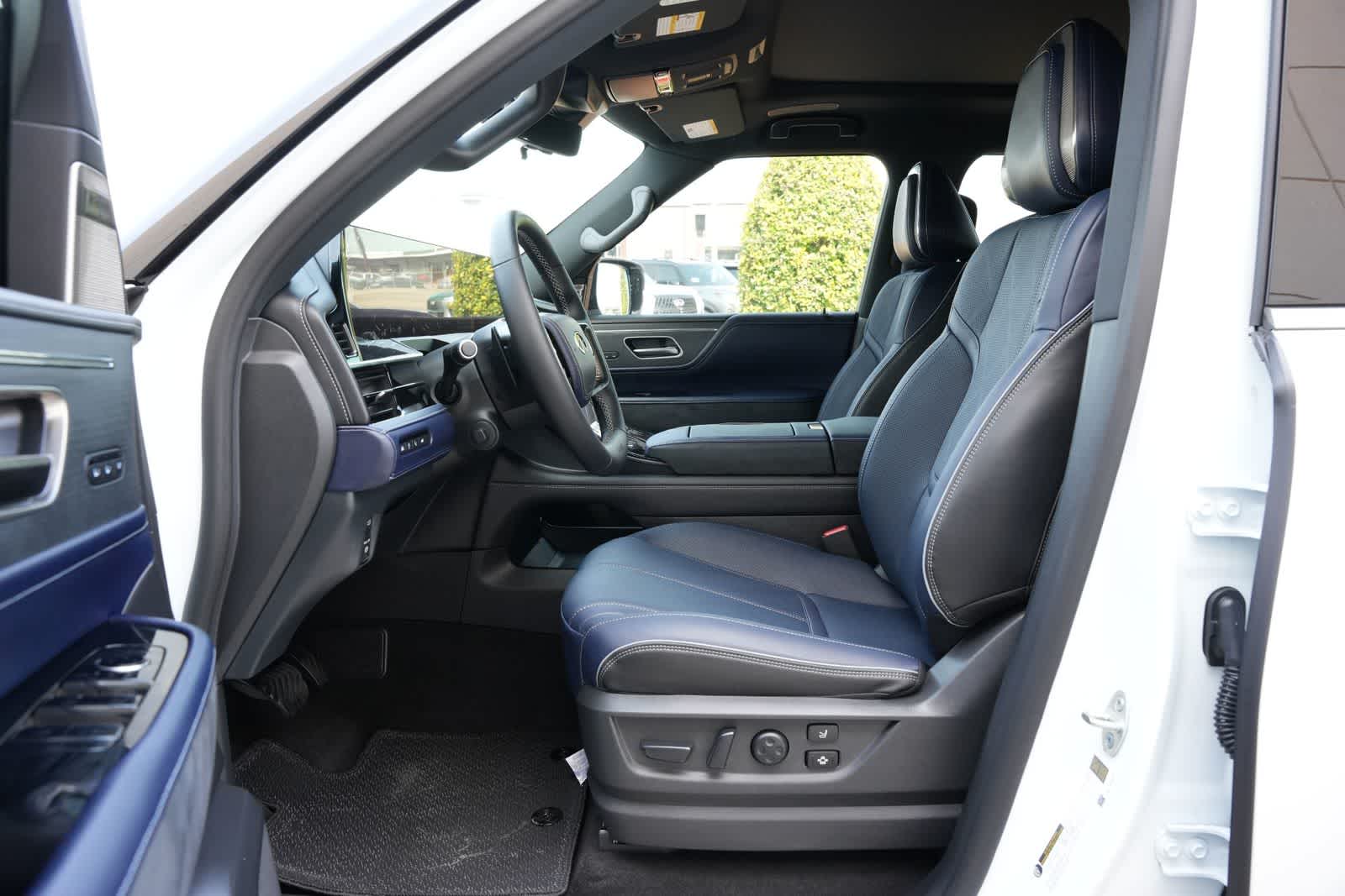 Thumbnail: 2026 INFINITI QX80 - 17