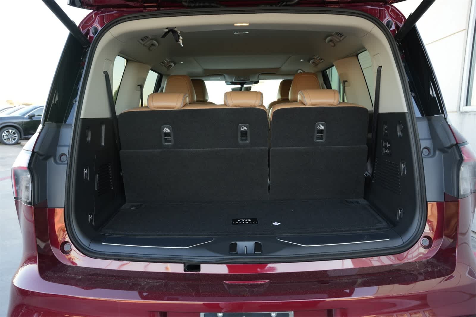 2025 INFINITI QX80 Luxe 21