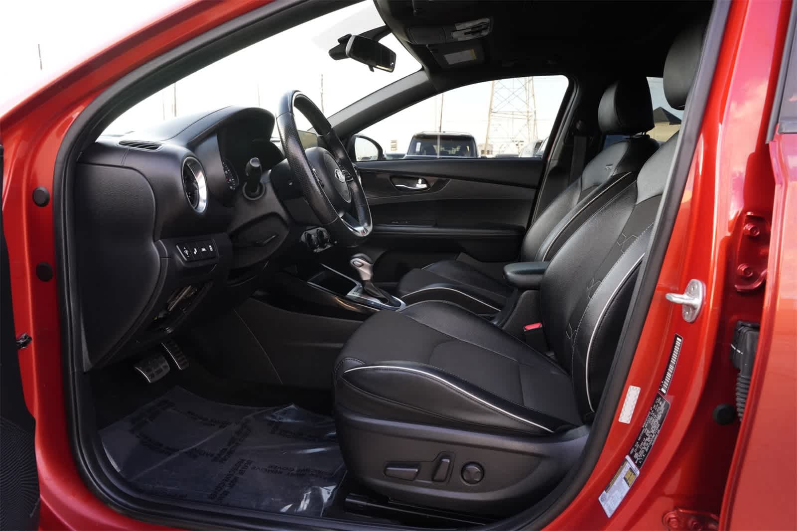 Thumbnail: 2021 Kia Forte - 17