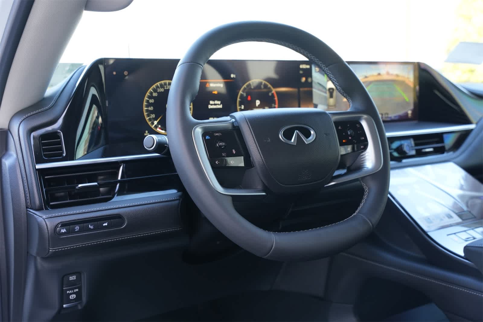 2025 INFINITI QX80 Luxe 16