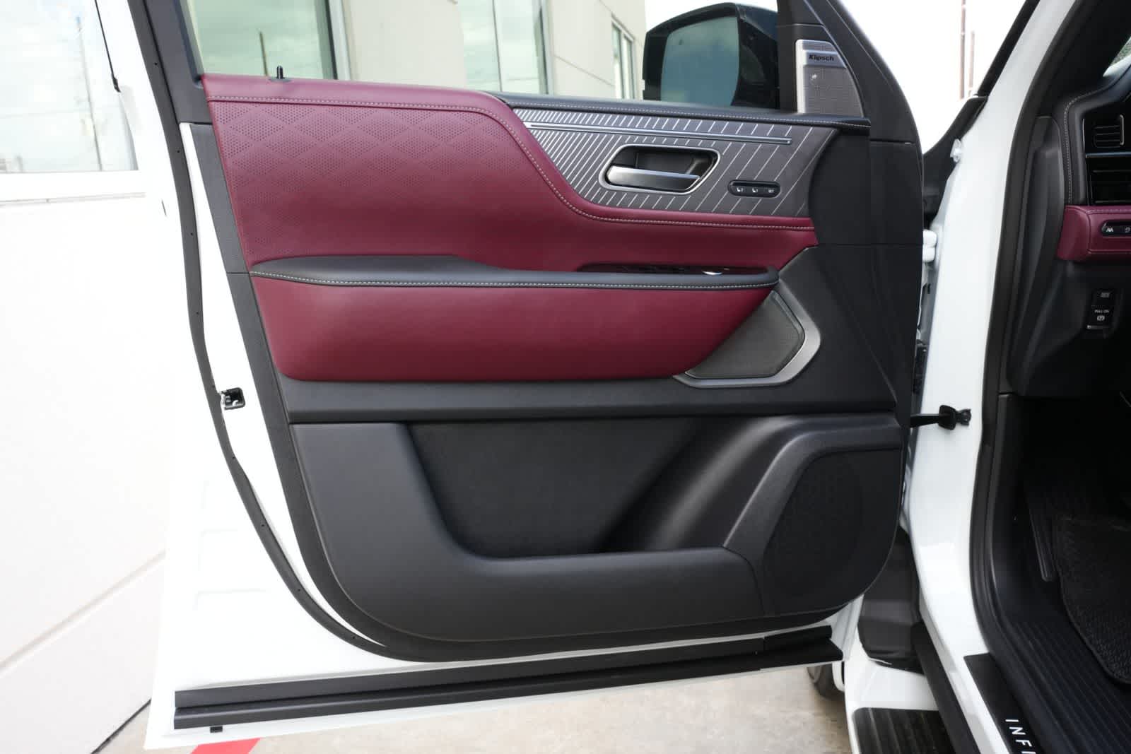 Thumbnail: 2026 INFINITI QX80 - 19