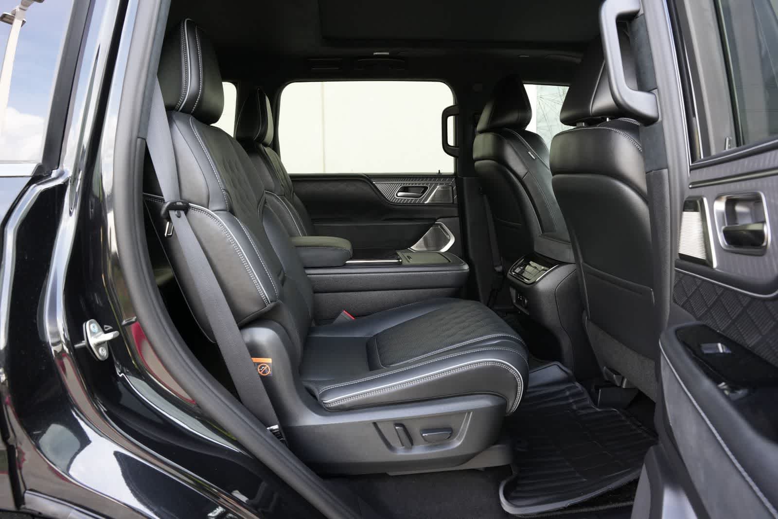 Thumbnail: 2026 INFINITI QX80 - 22