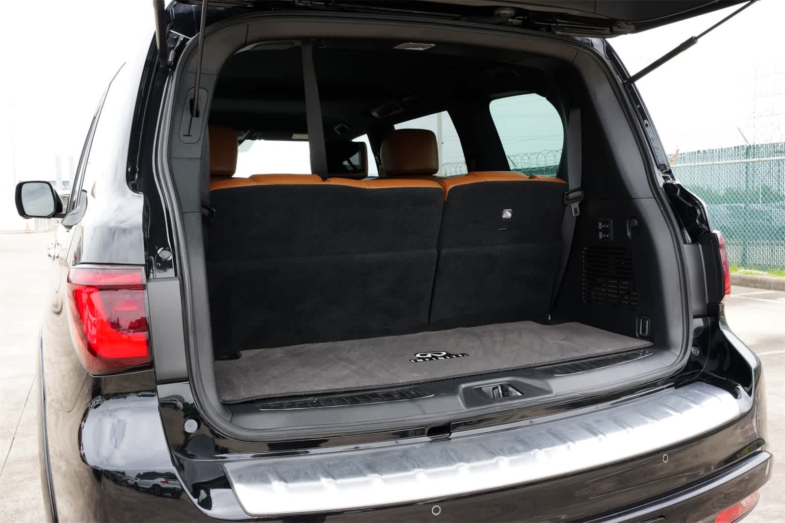 Thumbnail: 2022 INFINITI QX80 - 21
