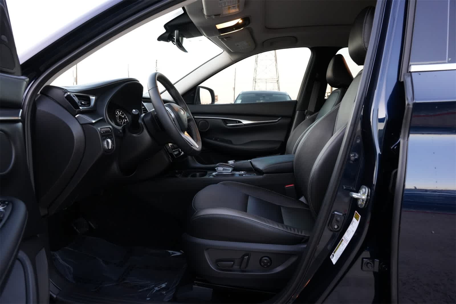 Thumbnail: 2025 INFINITI QX50 - 17