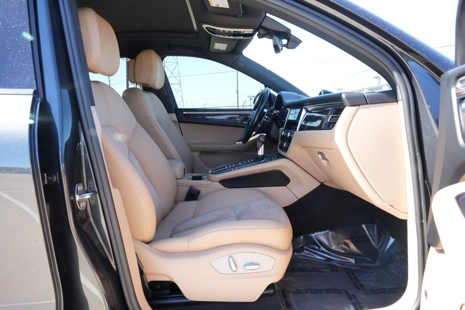 Thumbnail: 2021 Porsche Macan - 23