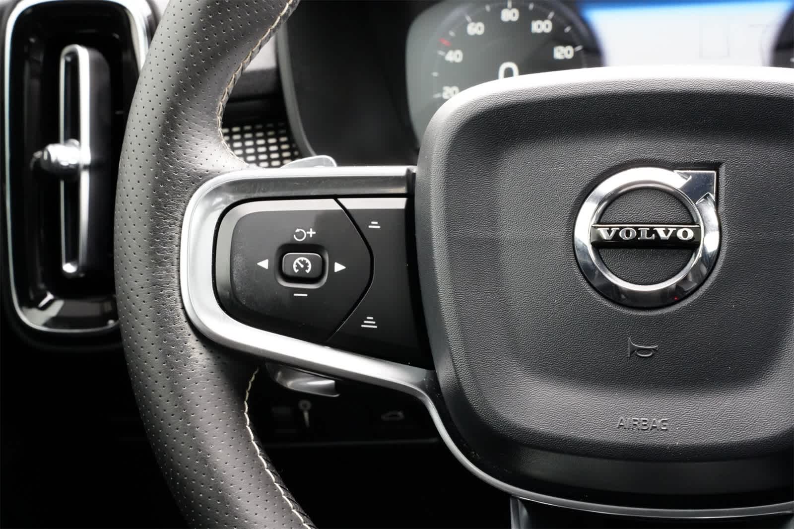 Thumbnail: 2020 Volvo XC40 - 10