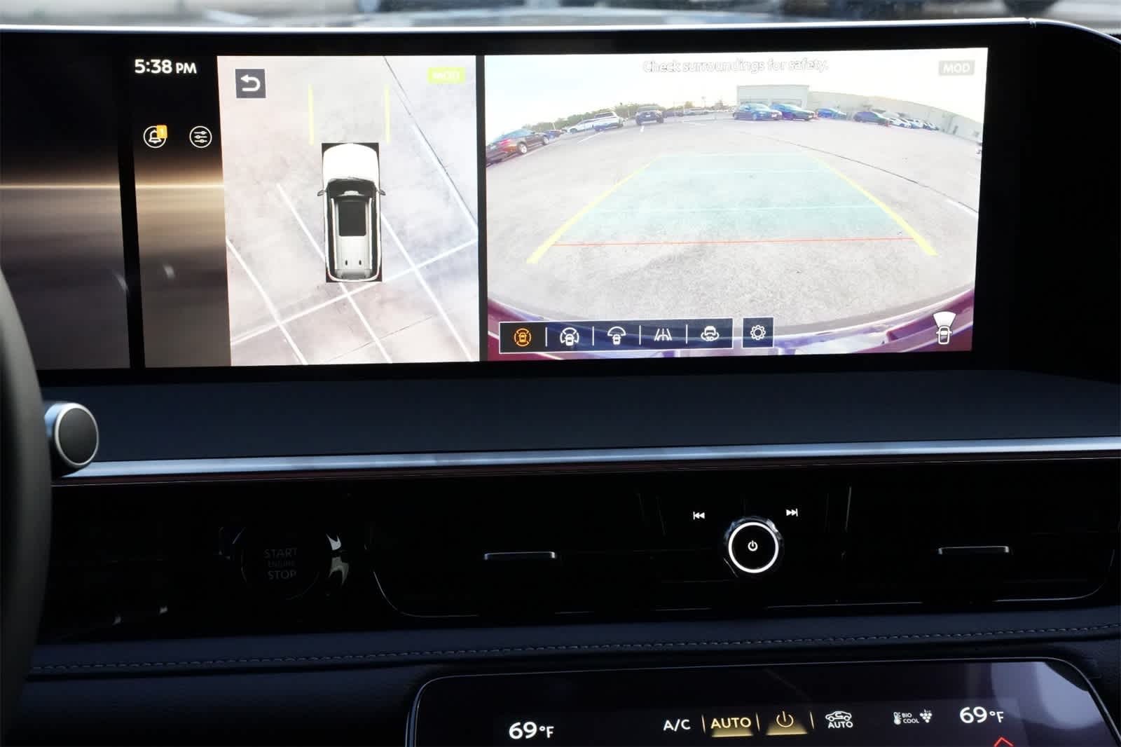 Thumbnail: 2026 INFINITI QX80 - 14