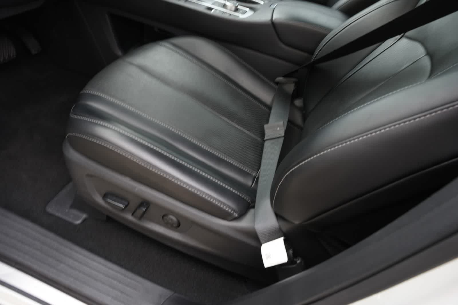 Thumbnail: 2023 INFINITI QX60 - 16