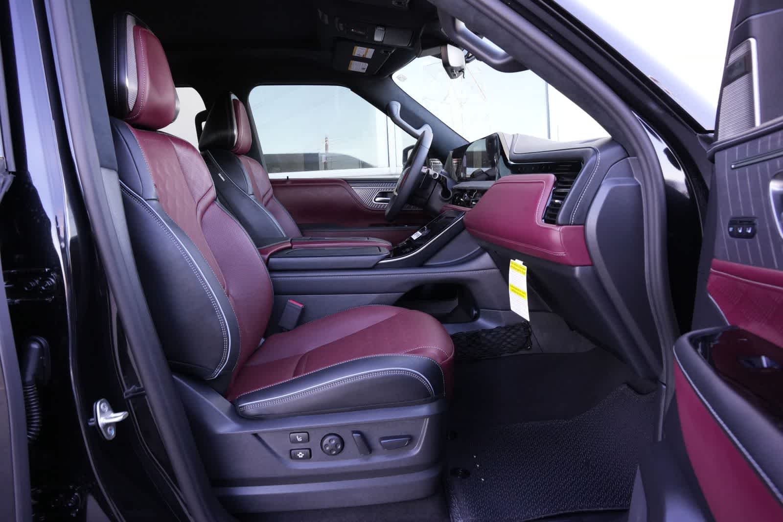Thumbnail: 2026 INFINITI QX80 - 23