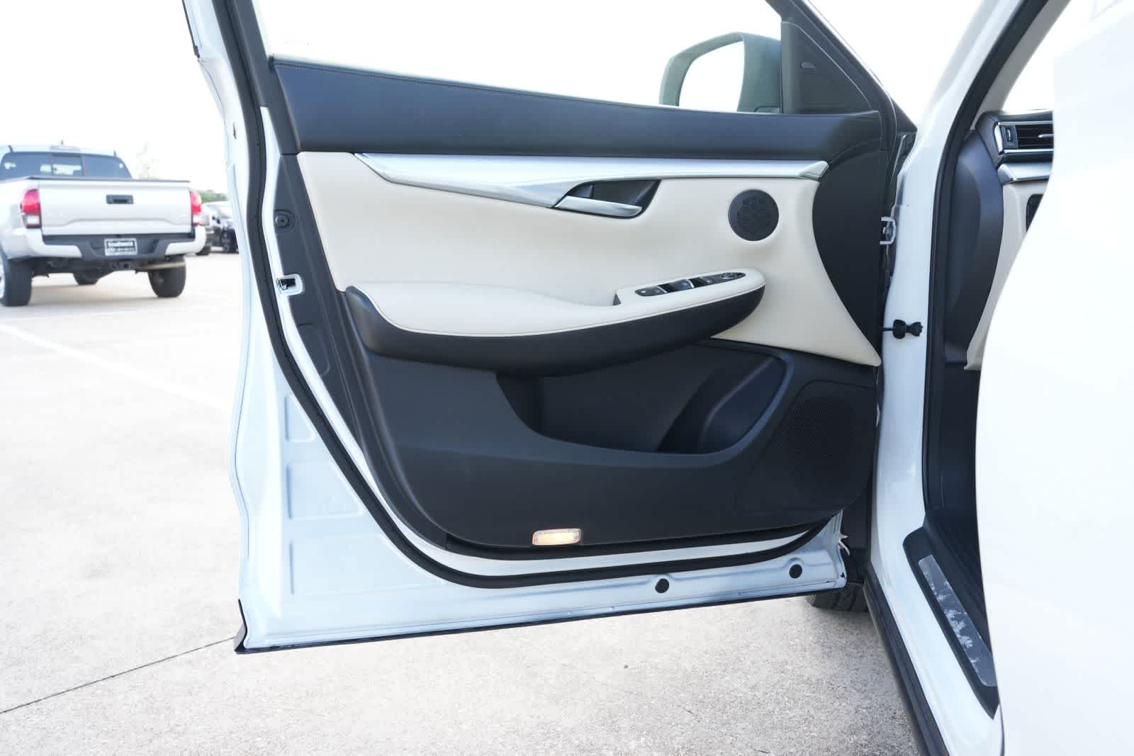 Thumbnail: 2020 INFINITI QX50 - 17