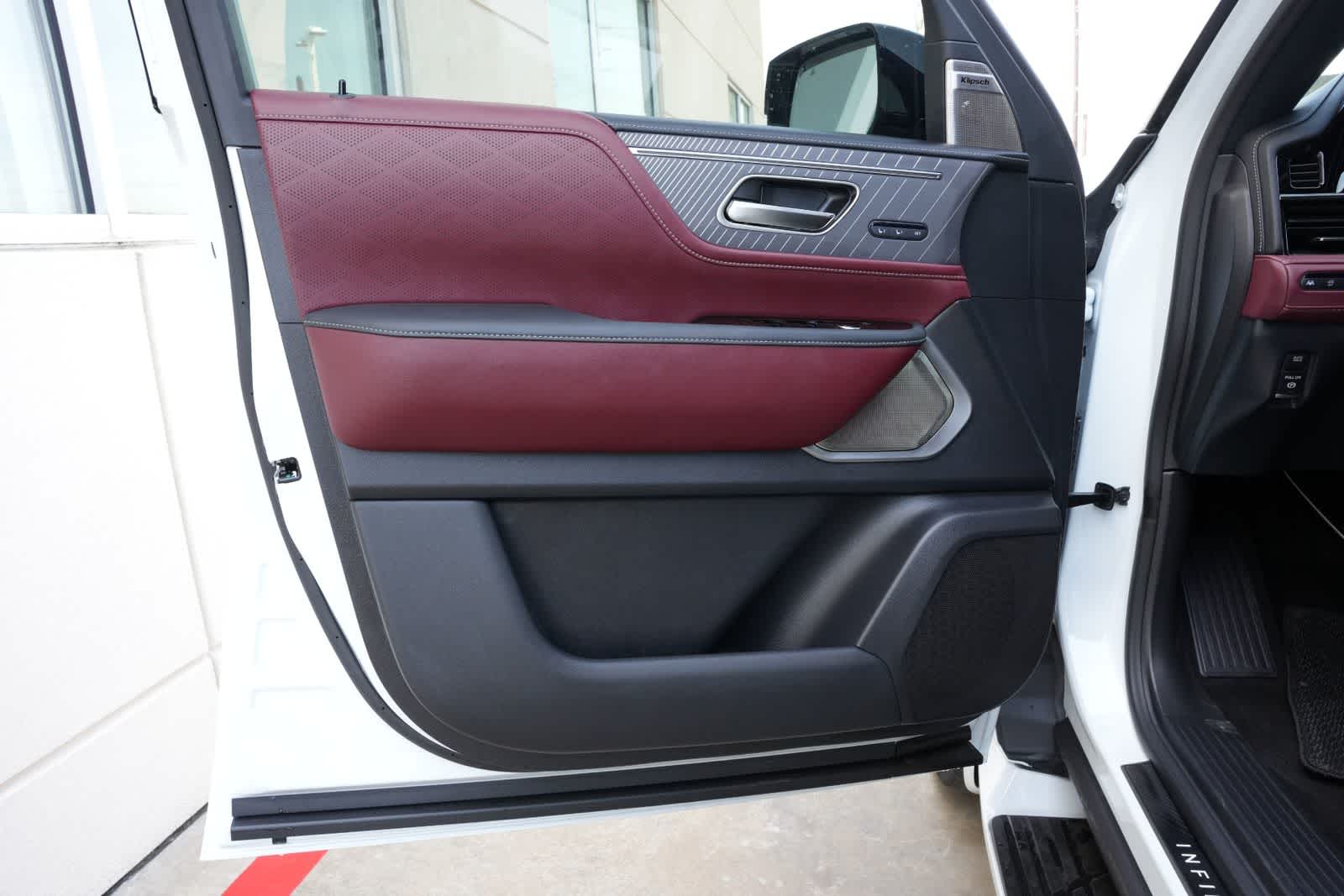 Thumbnail: 2026 INFINITI QX80 - 18