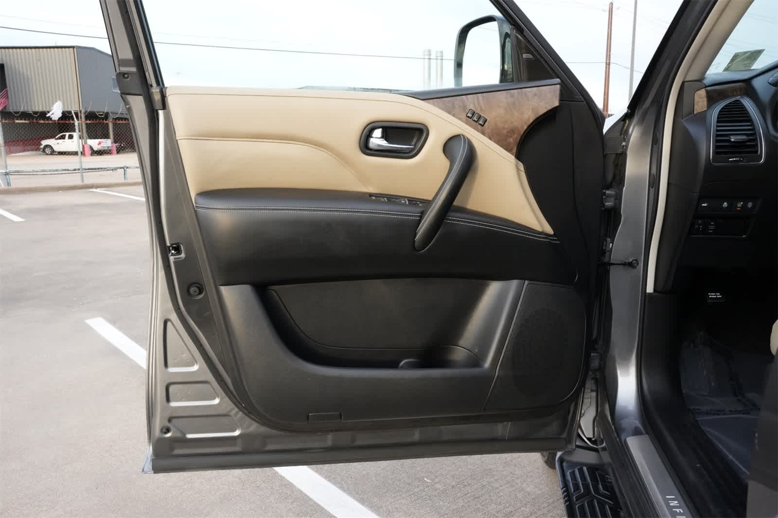 Thumbnail: 2021 INFINITI QX80 - 18