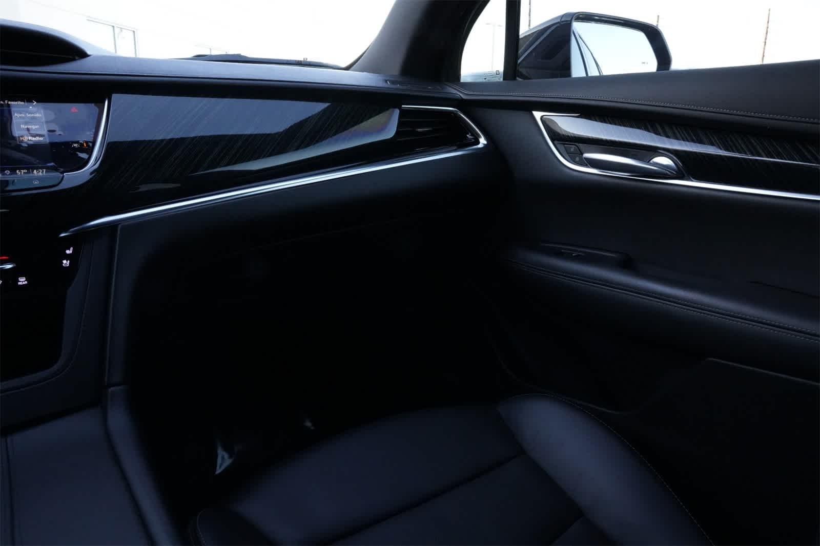 Thumbnail: 2022 Cadillac XT6 - 8