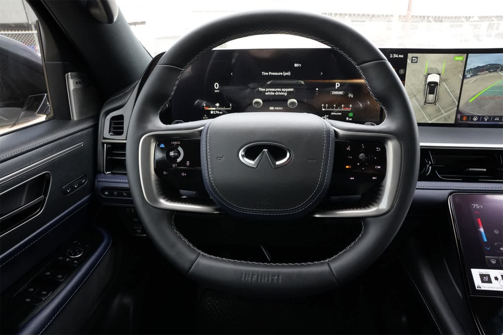 Thumbnail: 2026 INFINITI QX80 - 9