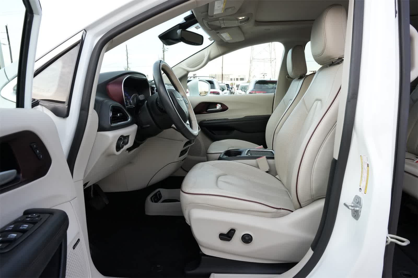 Thumbnail: 2018 Chrysler Pacifica - 17