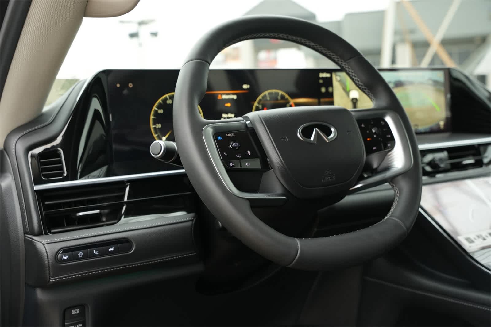 Thumbnail: 2025 INFINITI QX80 - 16