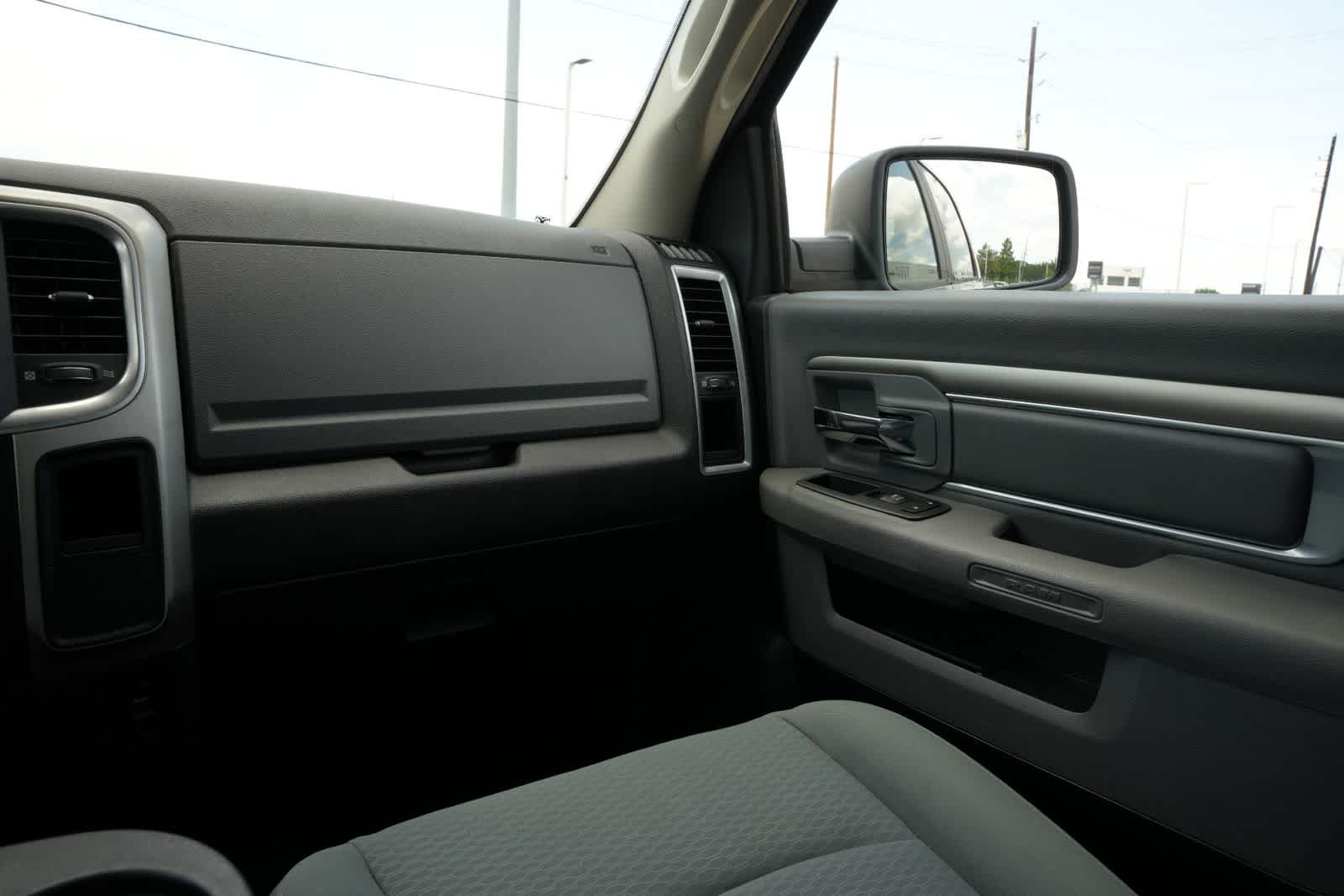 Thumbnail: 2019 RAM 1500 Classic - 8