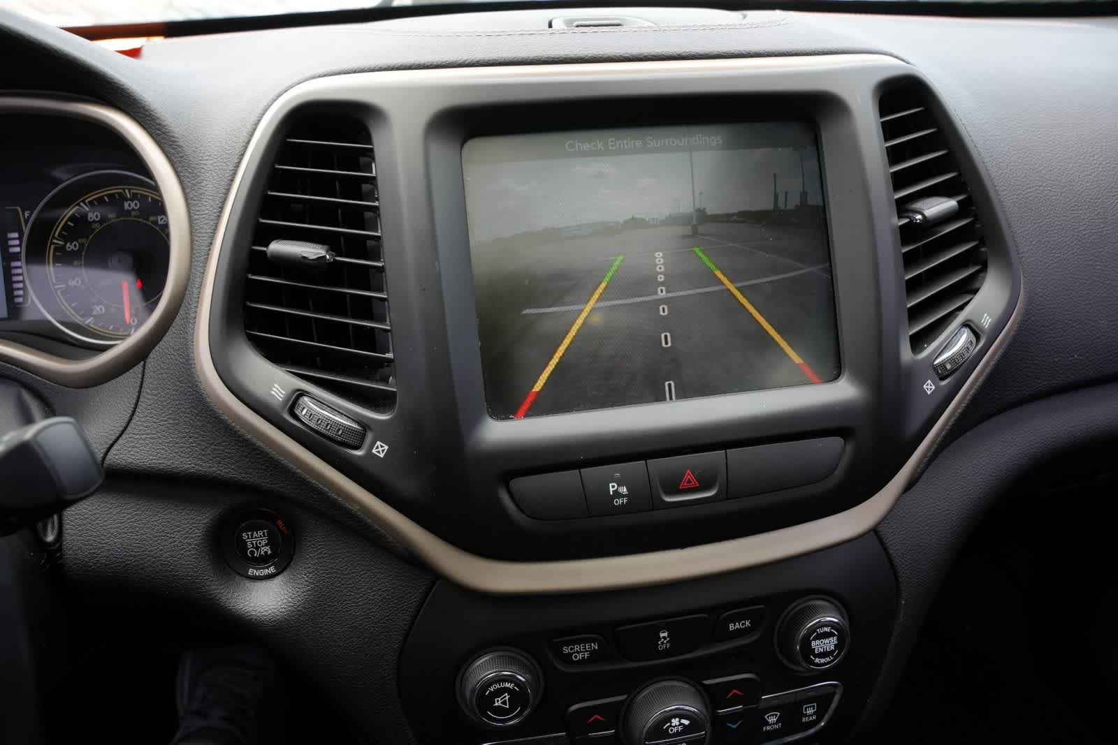 Thumbnail: 2016 Jeep Cherokee - 14