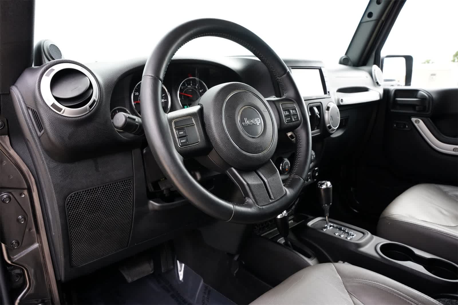 Thumbnail: 2014 Jeep Wrangler - 15