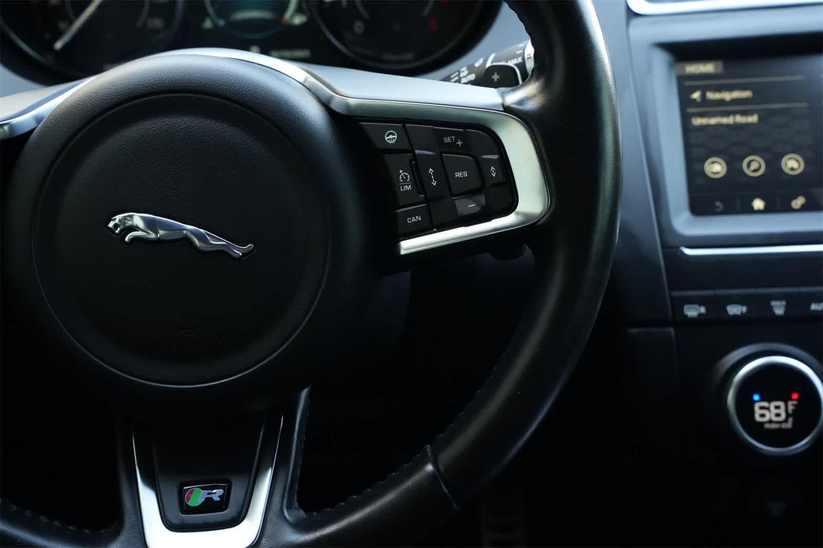 Thumbnail: 2019 Jaguar E-Pace - 11