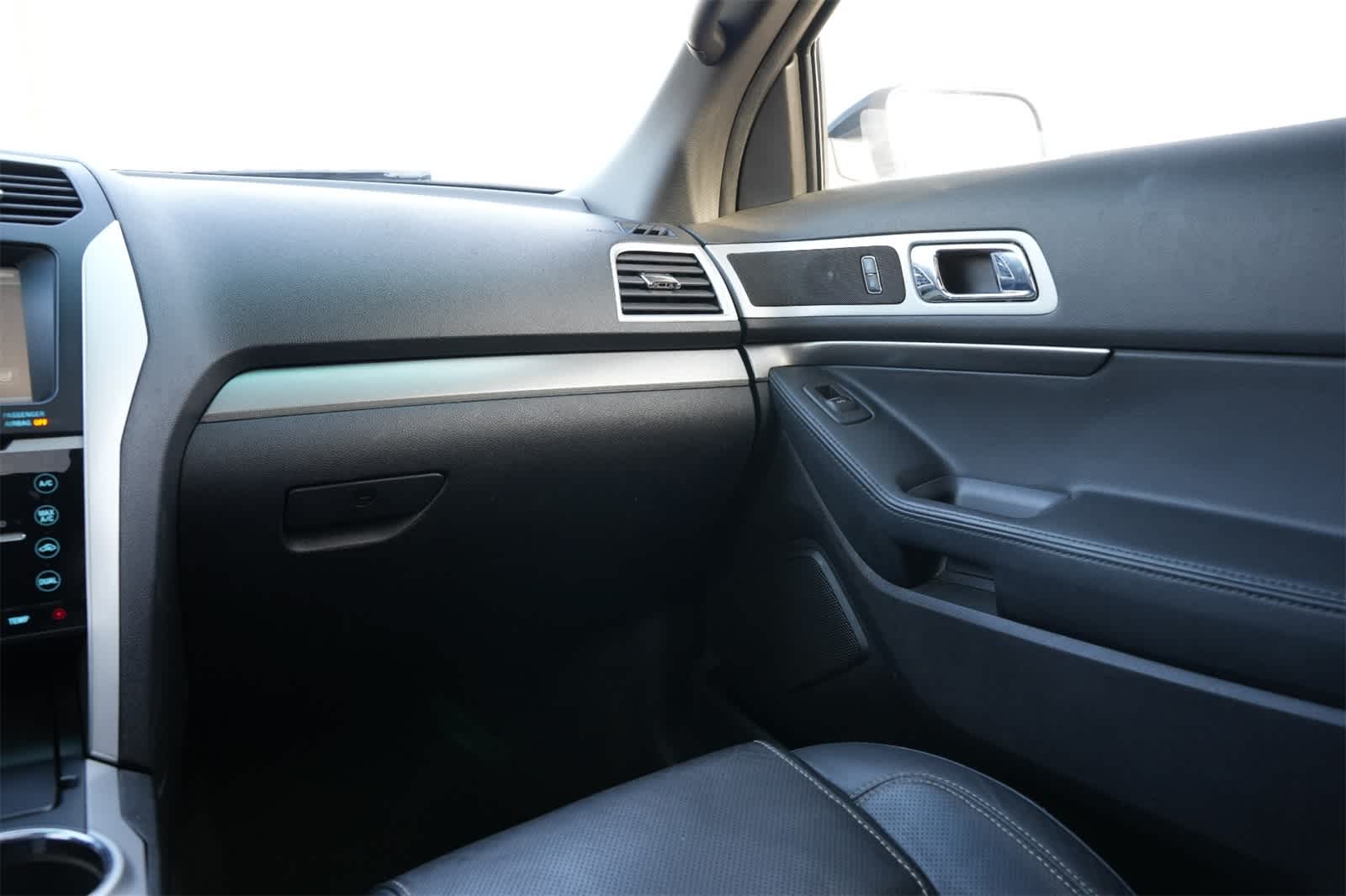 Thumbnail: 2015 Ford Explorer - 8