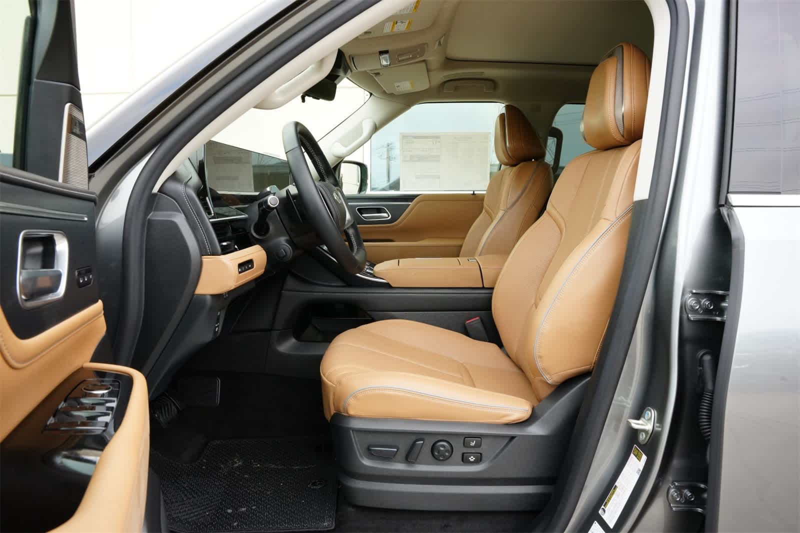 Thumbnail: 2025 INFINITI QX80 - 17