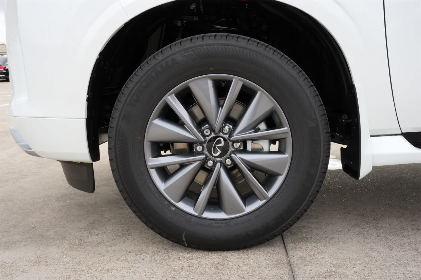 Thumbnail: 2026 INFINITI QX80 - 26