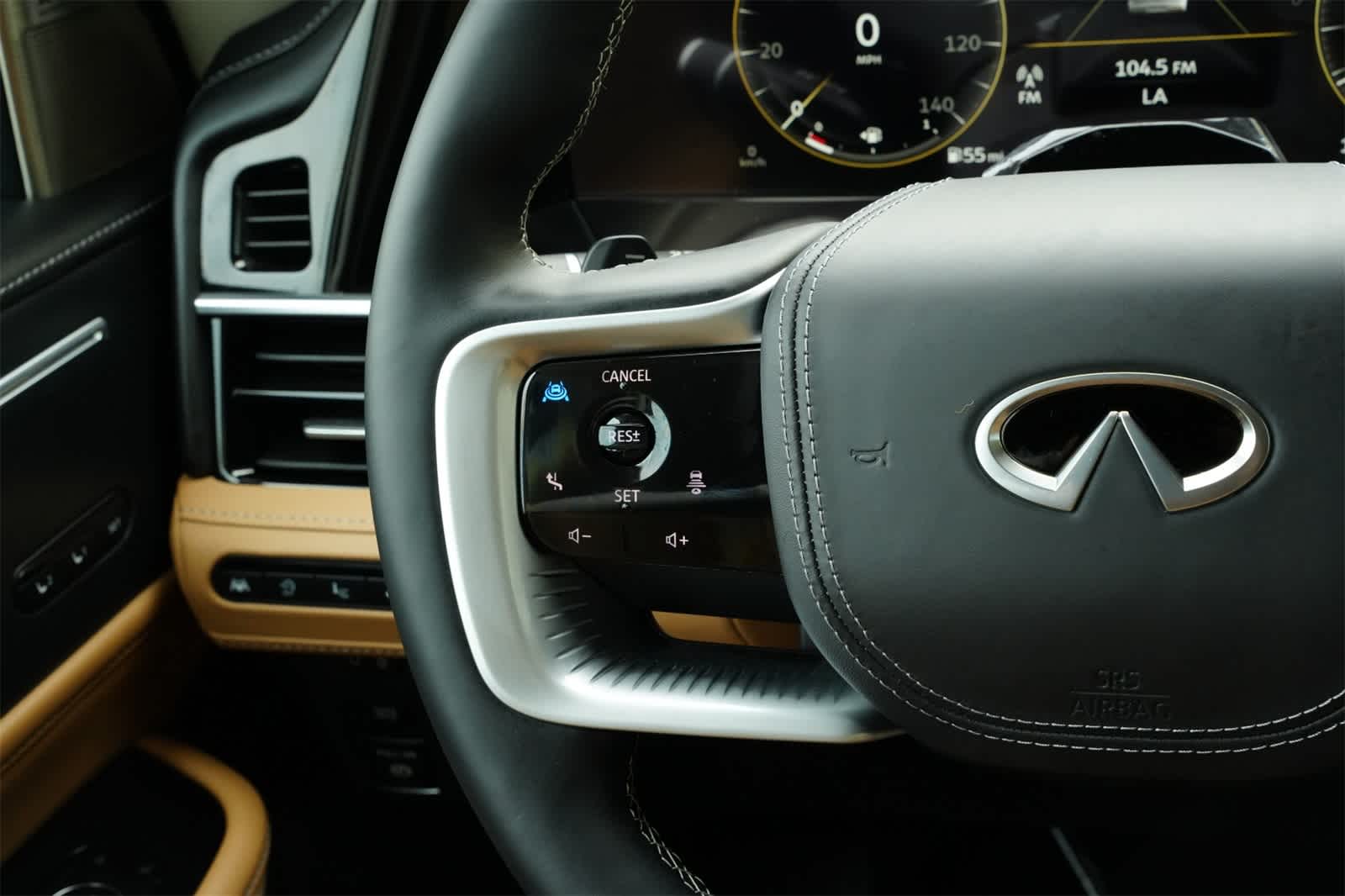 Thumbnail: 2025 INFINITI QX80 - 10