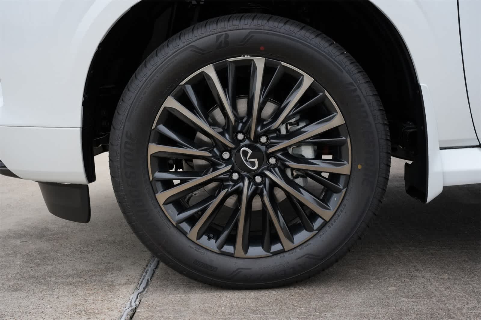 Thumbnail: 2026 INFINITI QX80 - 27