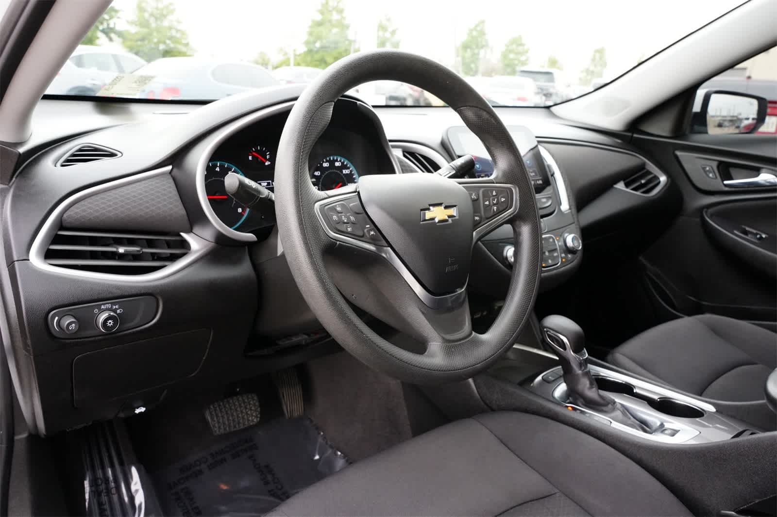 Thumbnail: 2022 Chevrolet Malibu - 16