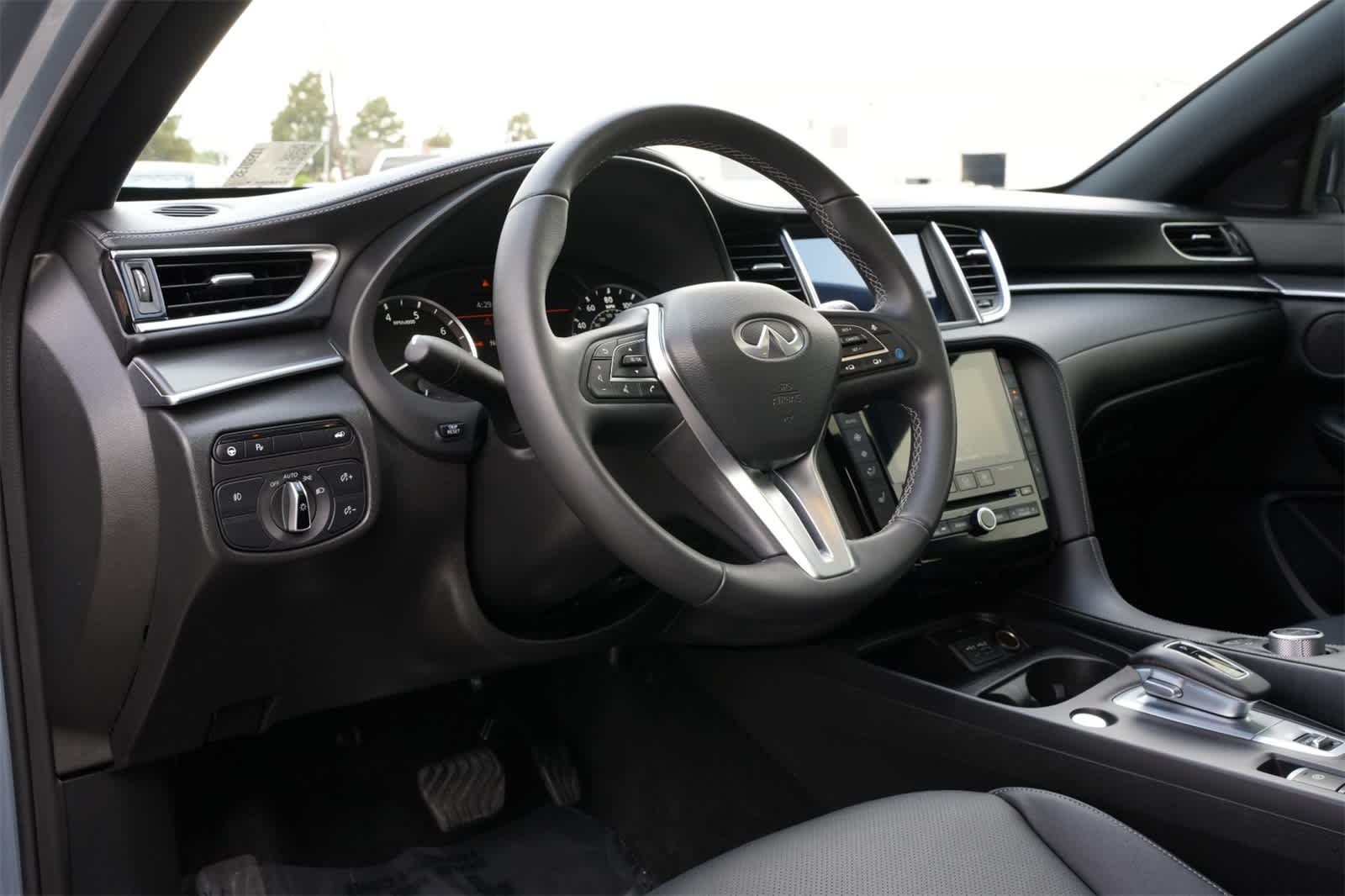 Thumbnail: 2025 INFINITI QX55 - 16