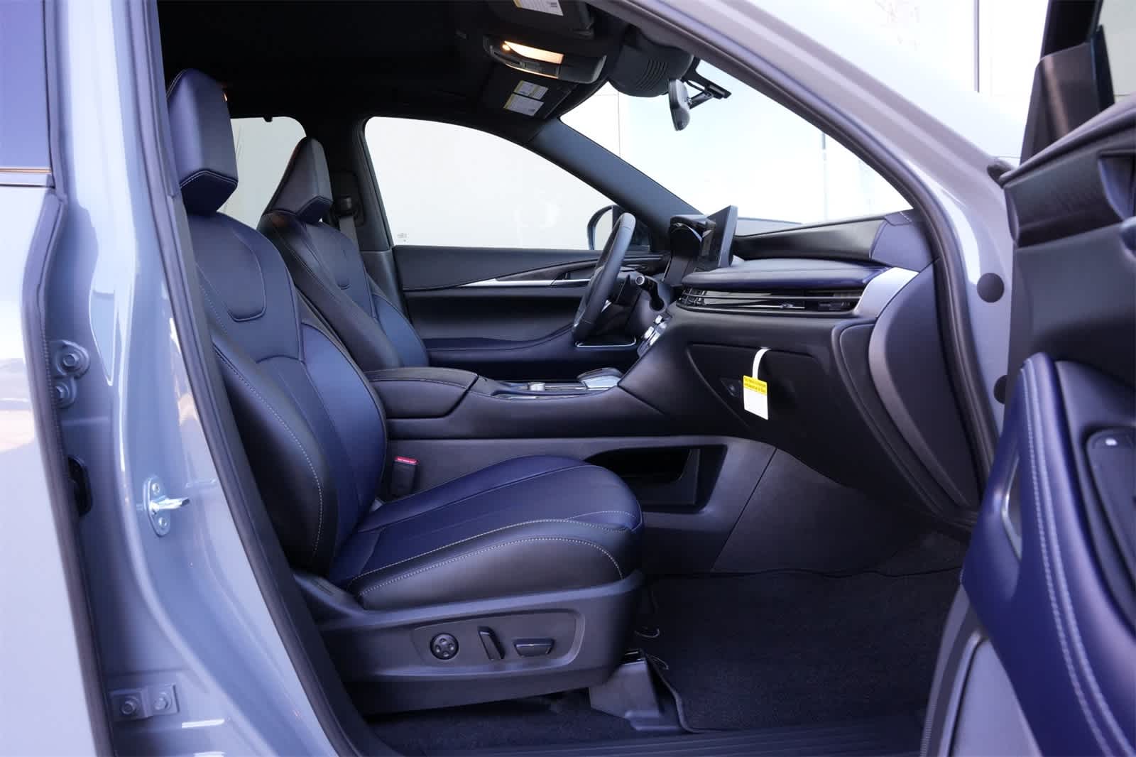 Thumbnail: 2026 INFINITI QX60 - 24