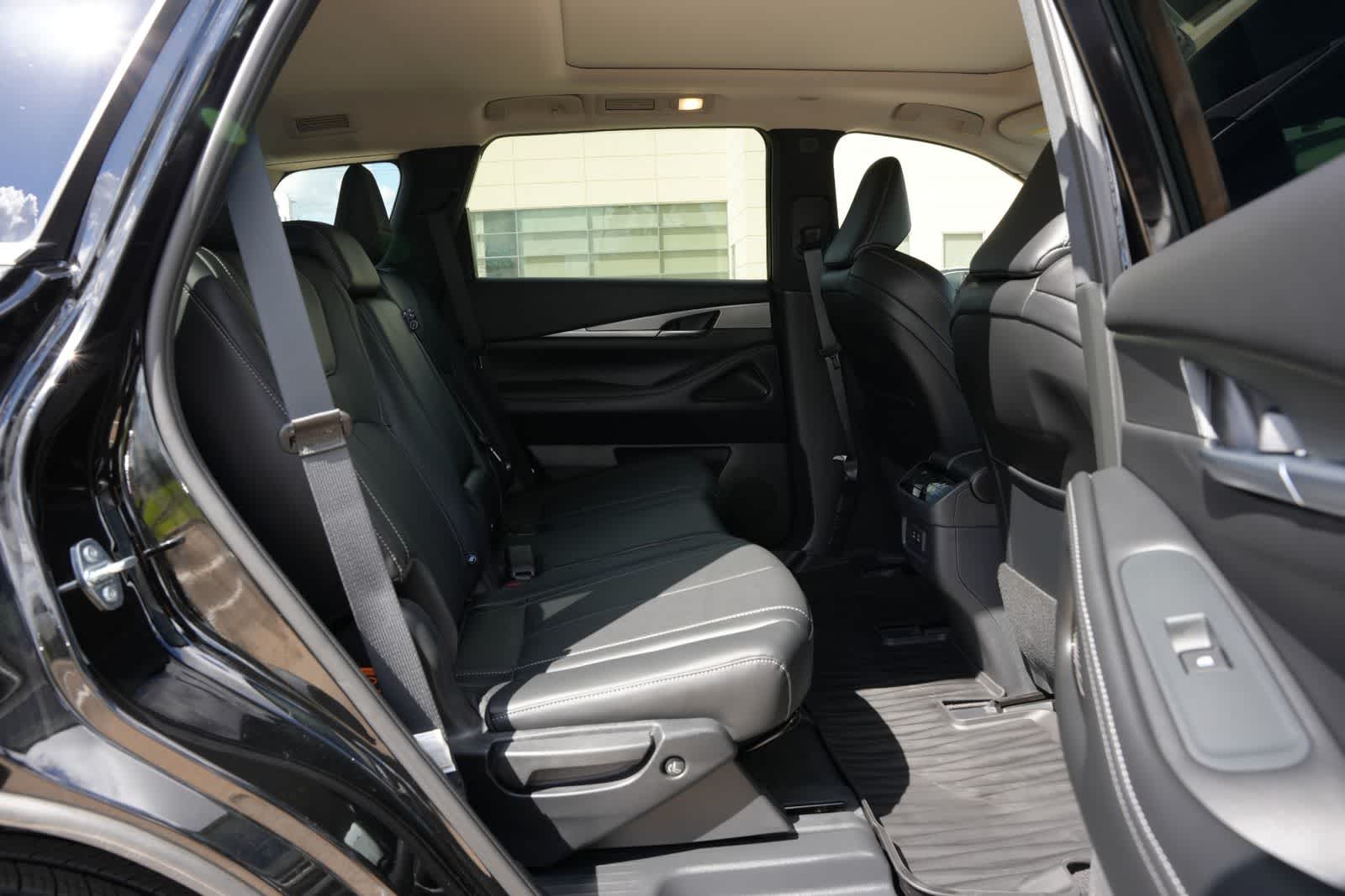 Thumbnail: 2027 INFINITI QX60 - 19