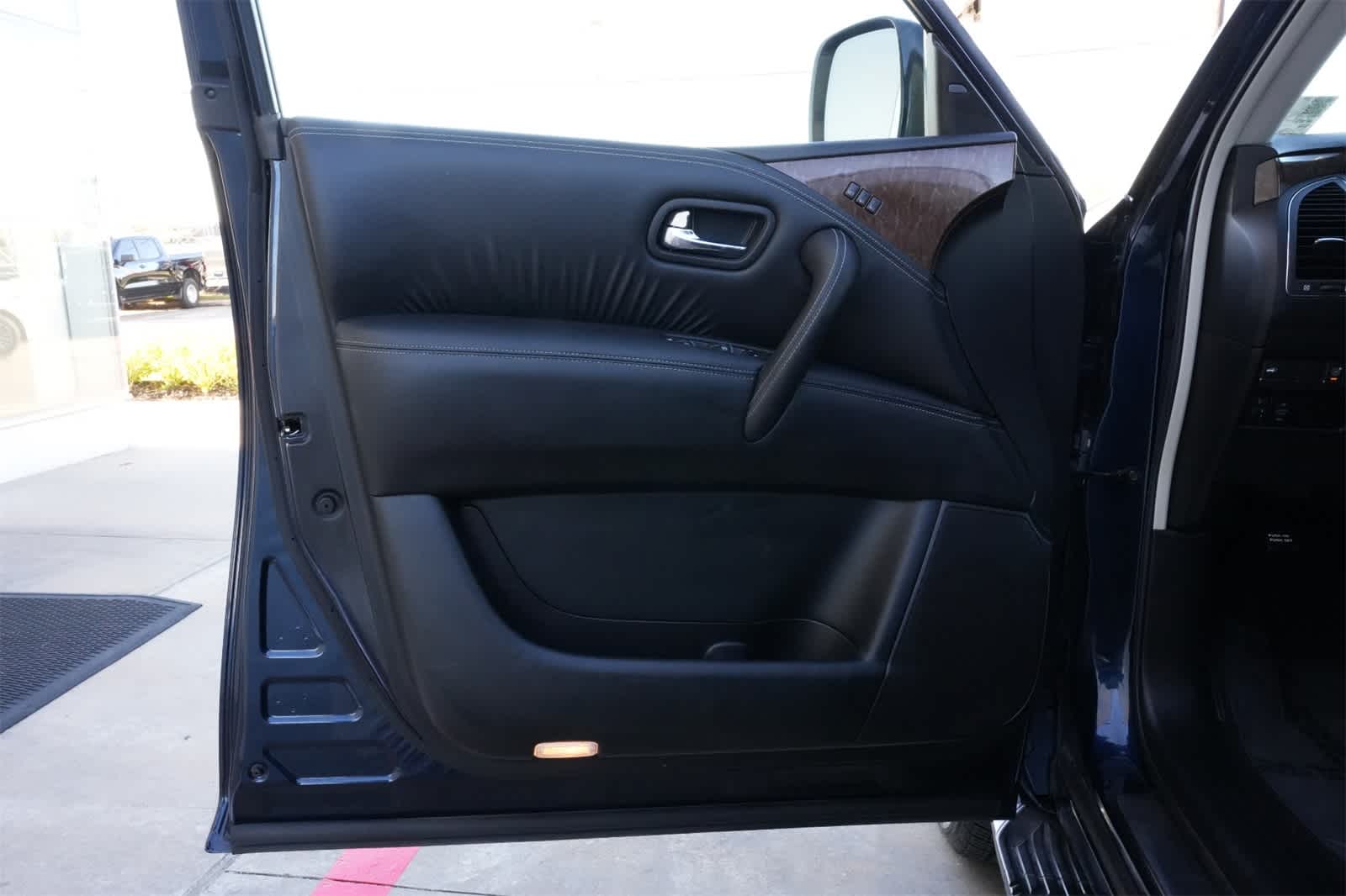 Thumbnail: 2017 INFINITI QX80 - 18