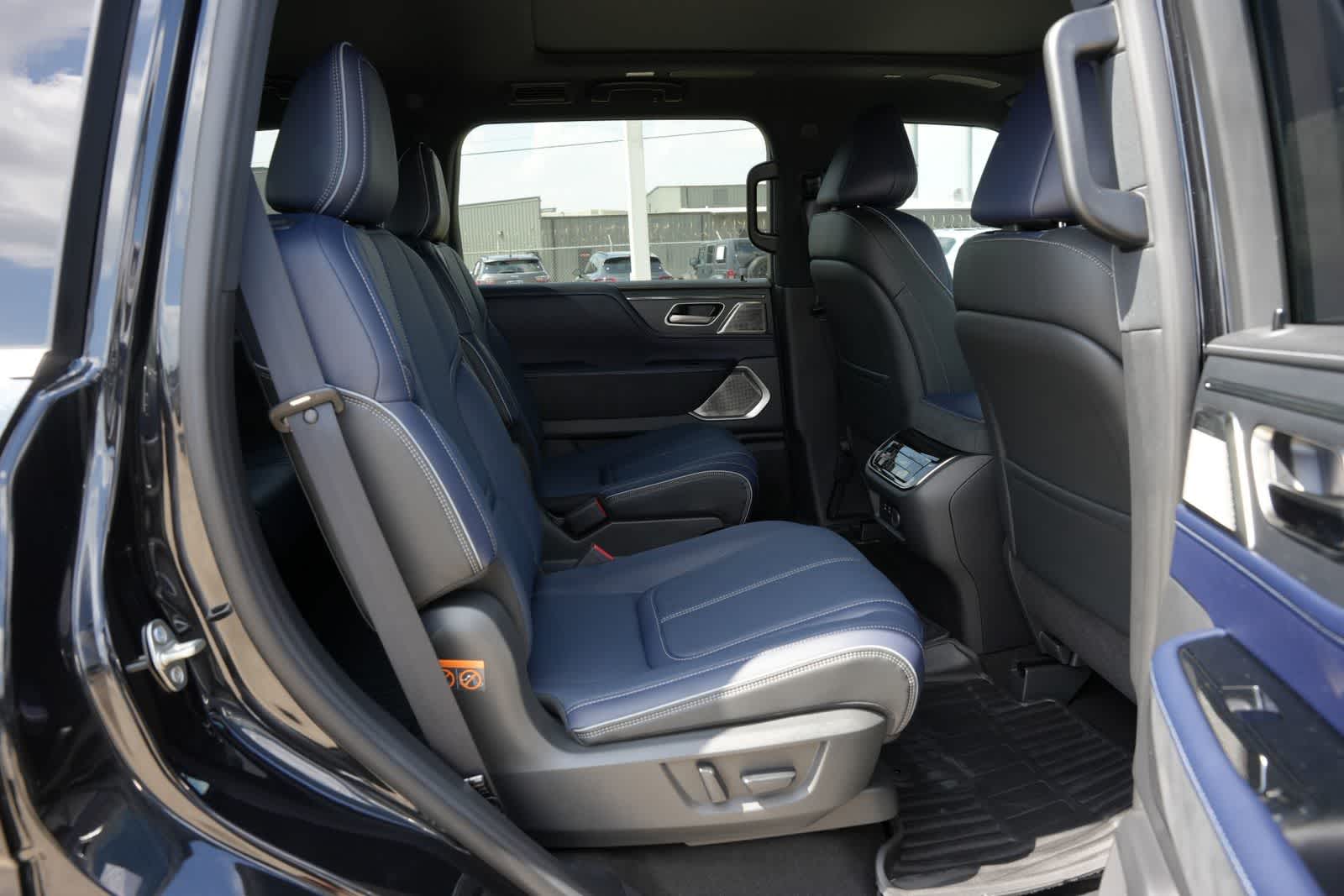Thumbnail: 2026 INFINITI QX80 - 20