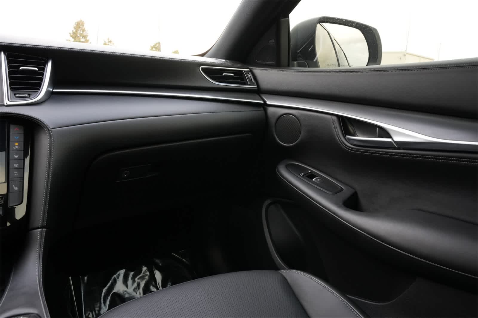 Thumbnail: 2025 INFINITI QX55 - 8