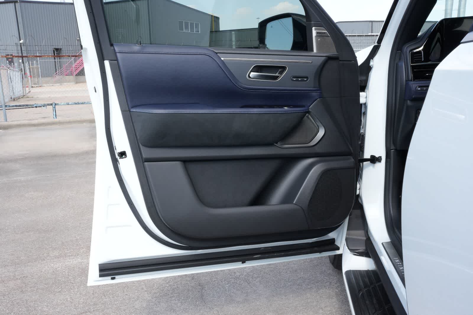 Thumbnail: 2026 INFINITI QX80 - 18