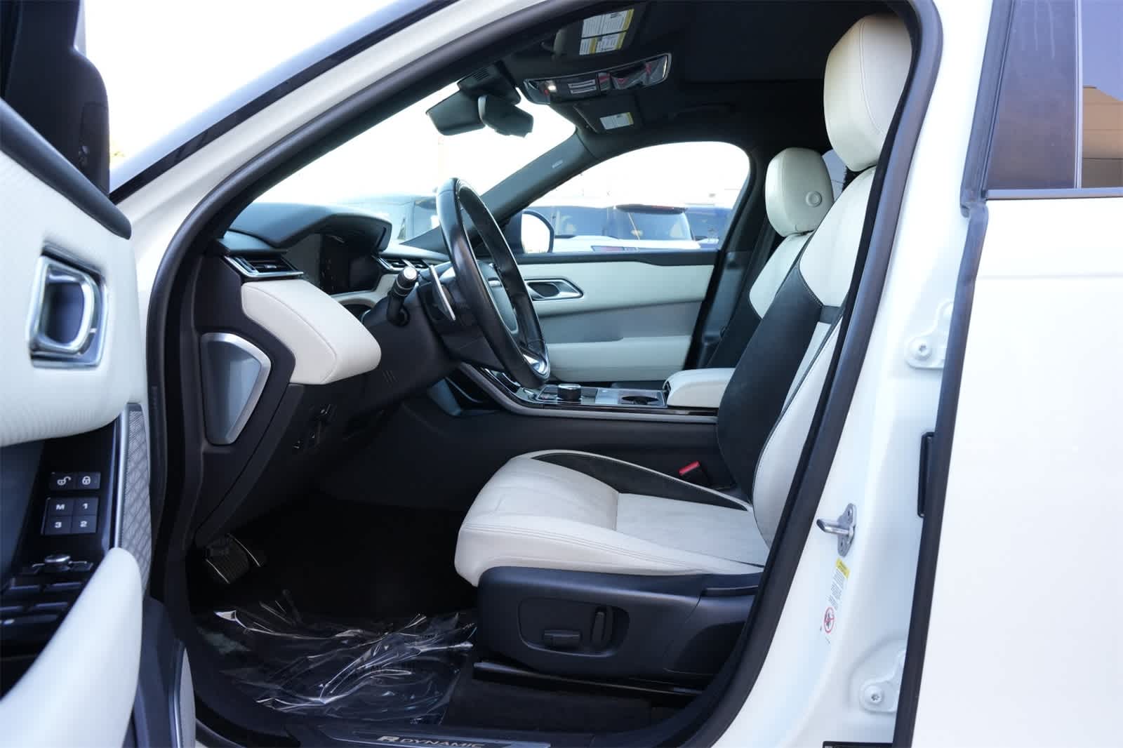 Thumbnail: 2018 Land Rover Range Rover Velar - 17