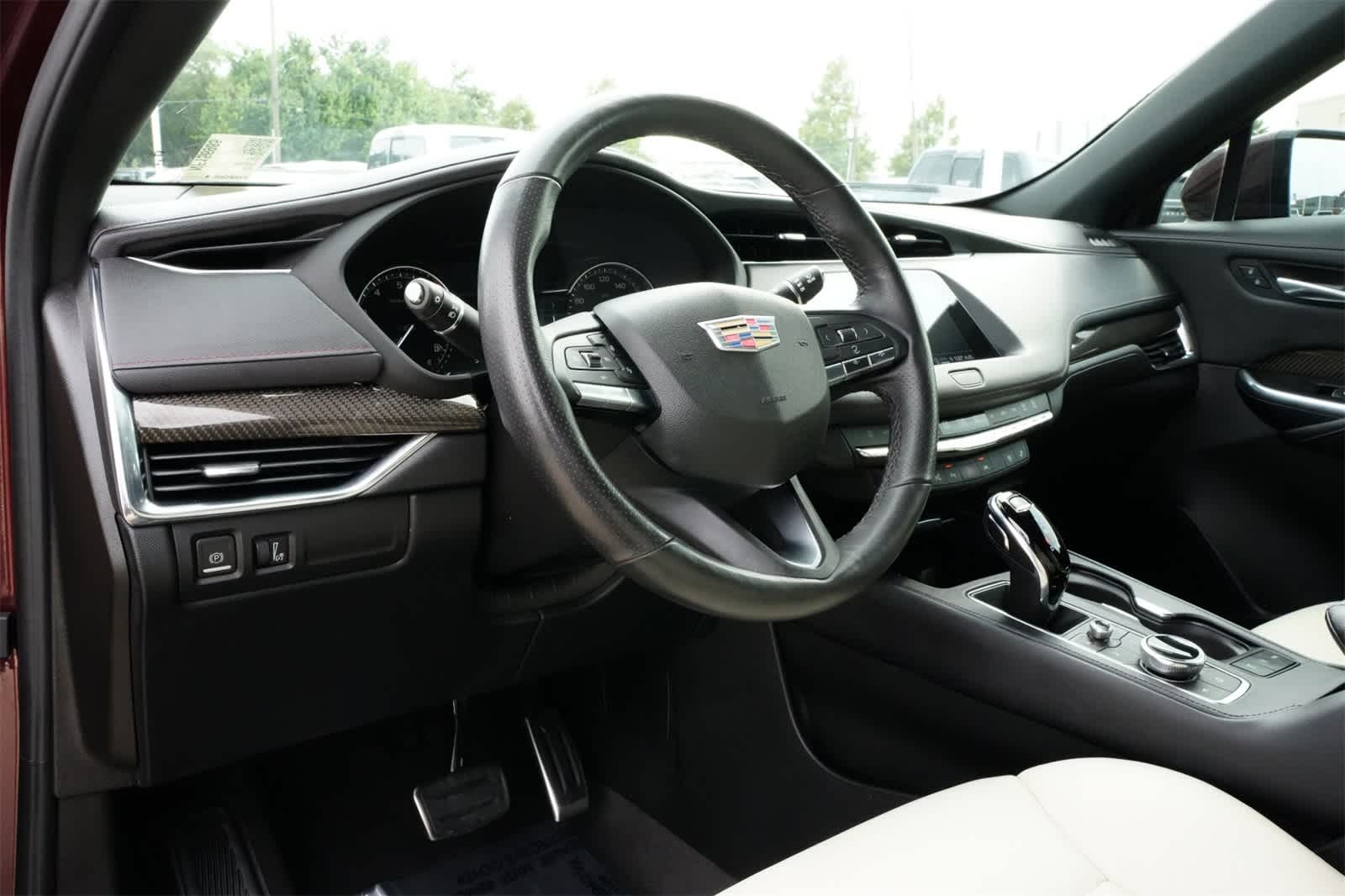 Thumbnail: 2022 Cadillac XT4 - 16